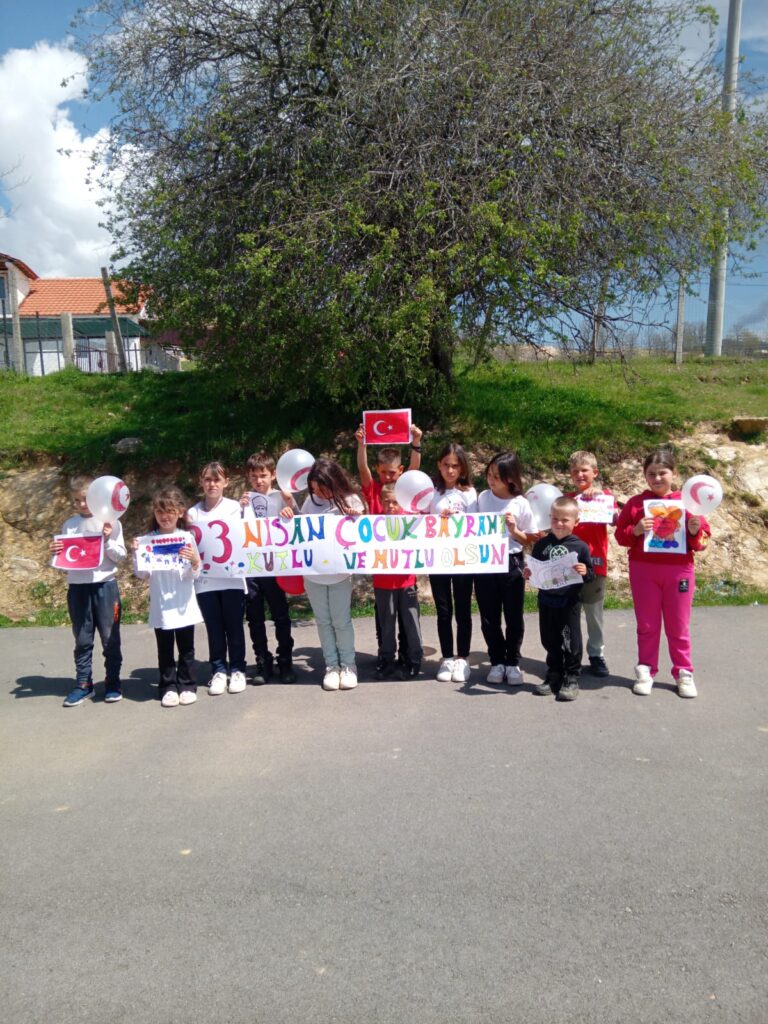 İştip’teki Pırnalı köyü öğrencileri 23 Nisan Çocuk Bayramı’nı kutladı