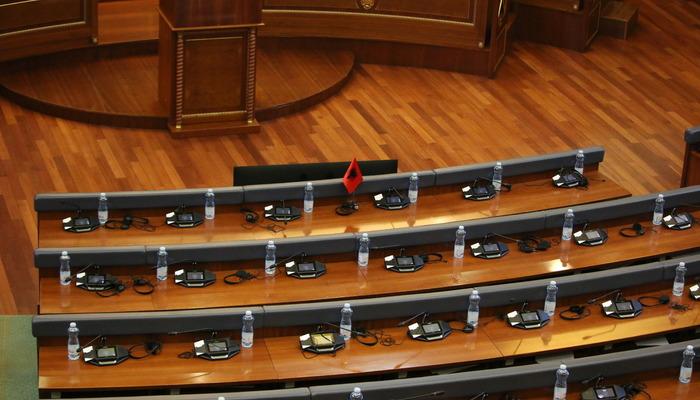 Kosova Meclisi’nde Başkanlık Seçimi Krizi: Albulena Haxhiu Yine Seçilemedi