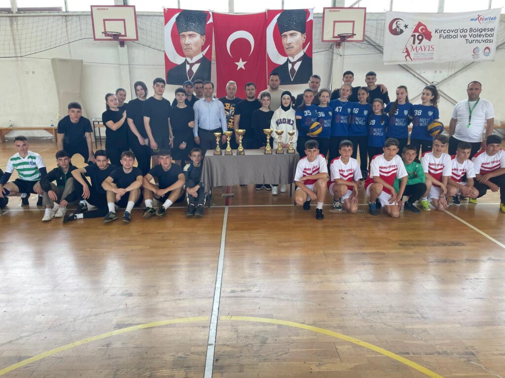 Kırçova’da 19 Mayıs vesilesiyle bölgesel voleybol ve futbol turnuvası düzenlendi