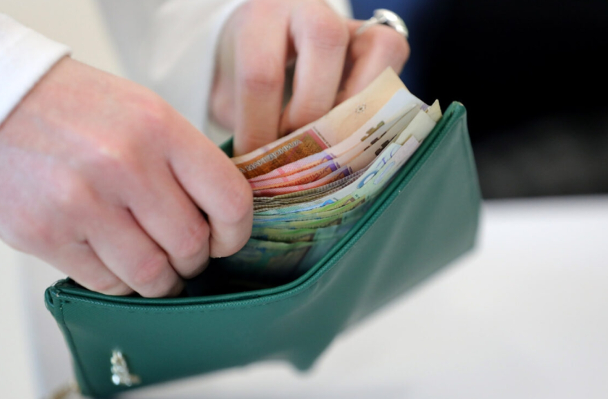 Mart ayında ortalama aylık net maaş %10,5 artarak, 44 bin 763 denar oldu