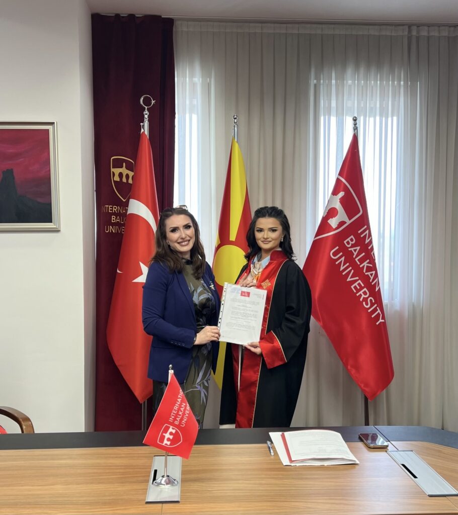 Uluslararası Balkan Üniversitesi Türkçe Öğretmenliği Bölümünün Doçenti: Doç. Dr. Refide Şahin