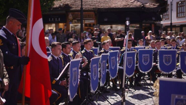 Kosova’daki Türk askerinden Prizren’de coşkulu 19 Mayıs kutlaması