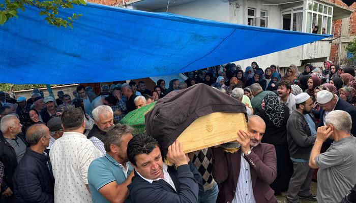 Bartın’da akrabaları tarafından tüfekle öldürülen çift ile oğlu toprağa verildi