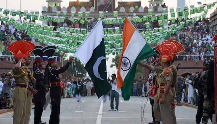 Pakistan ve Hindistan, hava sahalarına yönelik yasakları bir ay uzattı
