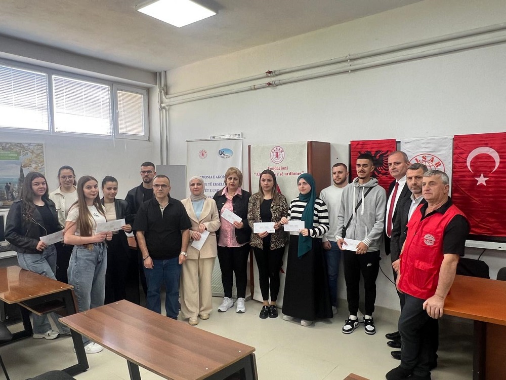 Korça “Fan S. Noli” Üniversitesi’nde üstün başarı bursu ödül töreni gerçekleştirildi