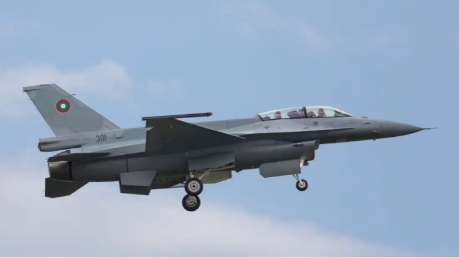Bulgaristan’ın yeni F-16 savaş uçağı uçuşlarına başladı