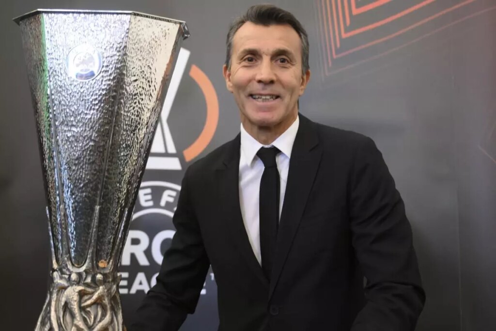 Galatasaray’ın efsanesi Bülent Korkmaz’dan Muslera’ya kupa göndermesi