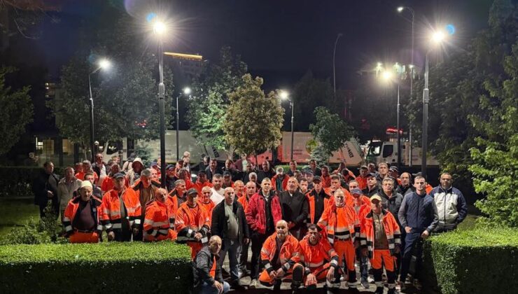 Priştine’de kamu temizlik şirketi gece boyunca protesto eylemine devam etti