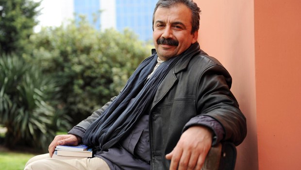 Sırrı Süreyya Önder Kimdir? Türkiye Halklarına Katkıları nelerdir ?