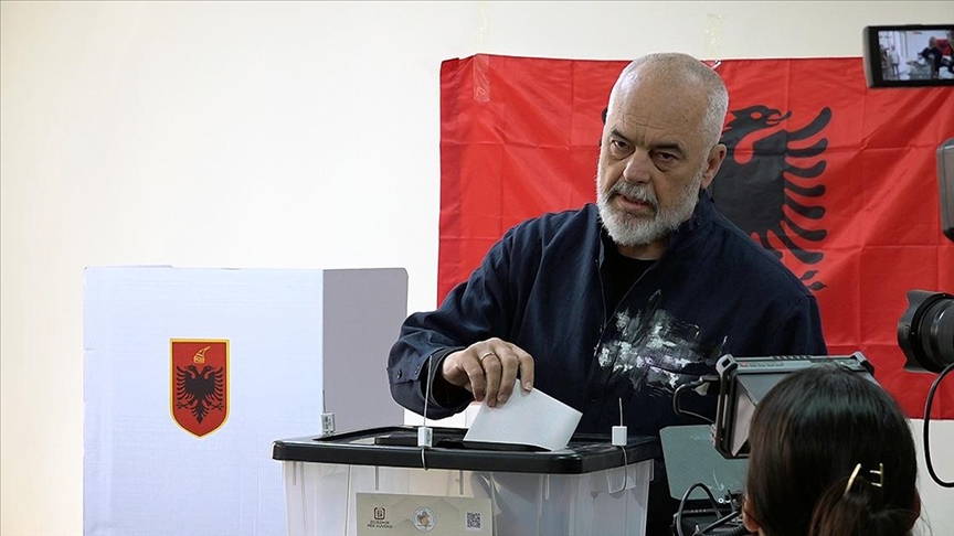 Arnavutluk’taki genel seçimi, resmi olmayan sonuçlara göre Başbakan Rama’nın partisi kazandı