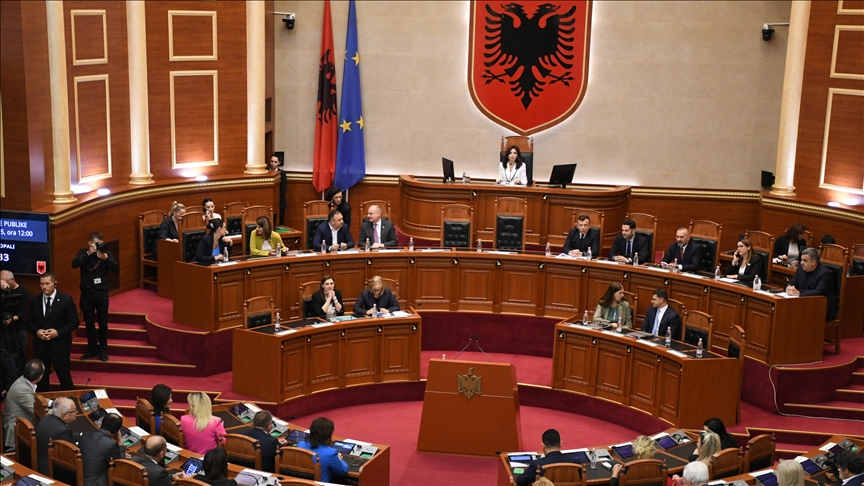 Arnavutluk Parlamentosu genel oturum için toplandı