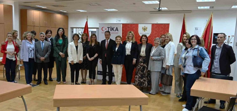 TİKA’dan Karadağ Eğitim Hizmetleri Müdürlüğü’ne ofis mobilyası desteği