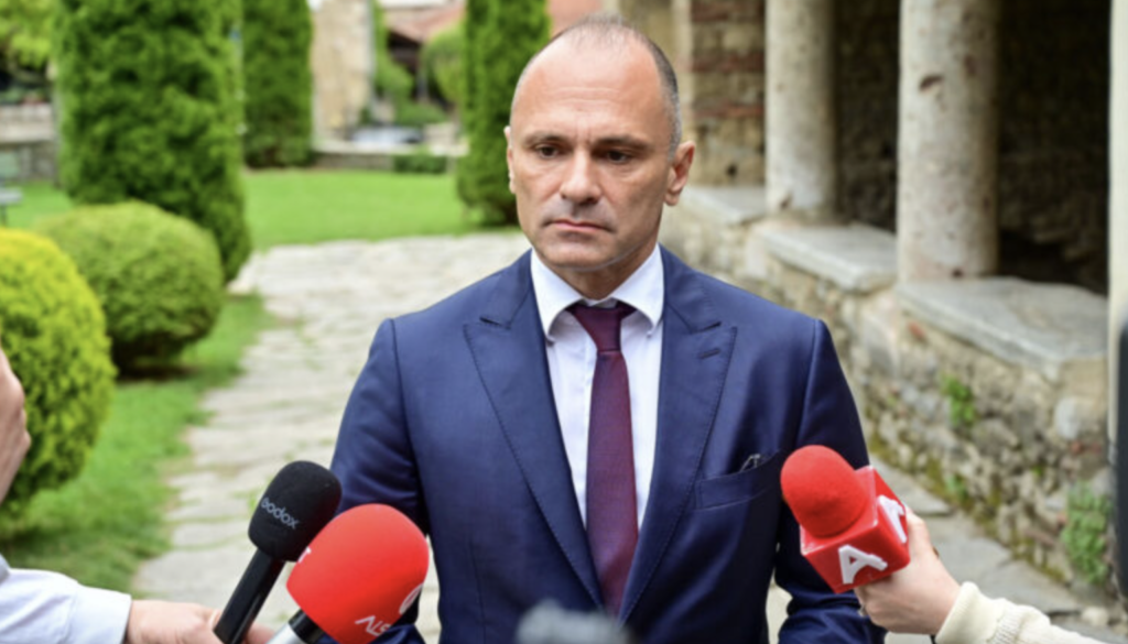 Muhalefet lideri Filipçe, Liderler Zirvesi talep ediyor