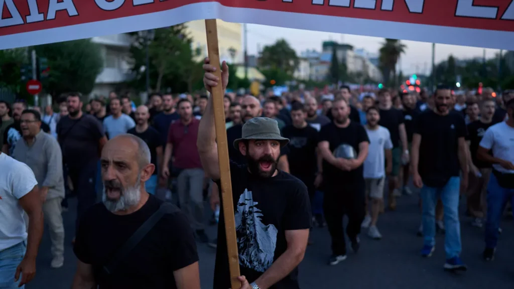 Video. Yunanistan’da binlerce kişi ABD’nin İran saldırısını protesto etti