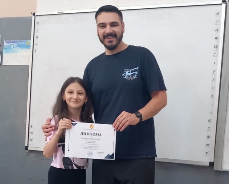 Tefeyyüz İlkokulu öğrencisi Selin Salieva matematik yarışmasında birinci oldu