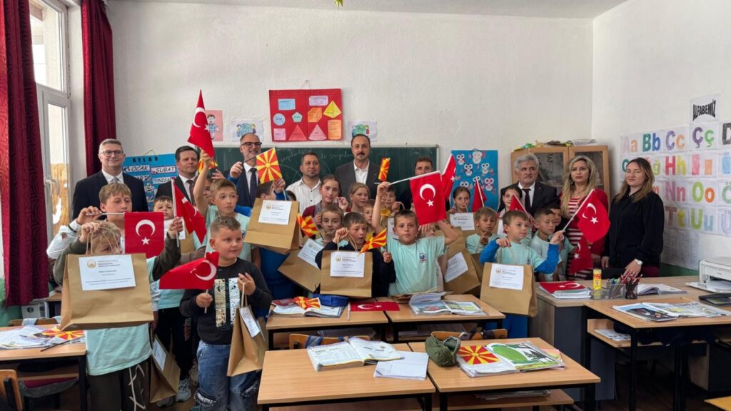 Büyükelçi Ulusoy ile Başbakan Yardımcısı Stoilkoviç, Buçim ve Topolnica köylerini ziyaret etti
