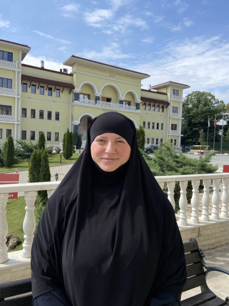Genç Bir Kadının Azmi: Hem Hafızlık Hem E-Ticaret Hayaliyle Yola Çıktı