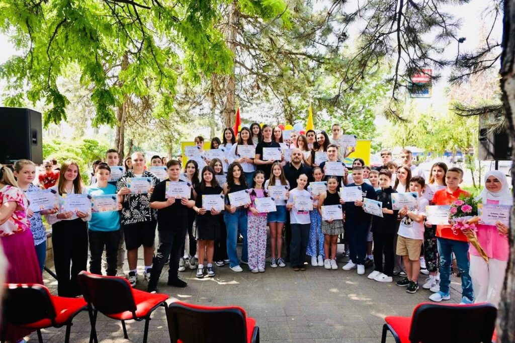 Butel Belediyesi’nden belediye ilkokullarındaki en başarılı öğrencilere para ödülü