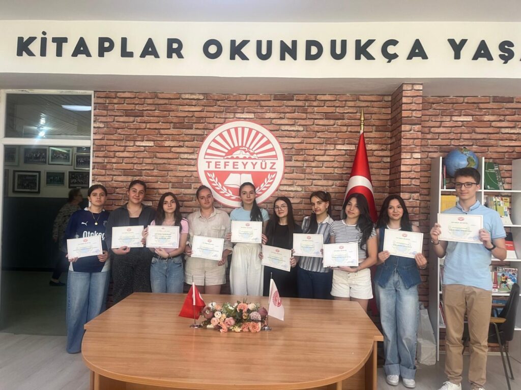 Tefeyyüz, en başarılı dokuzuncu sınıf öğrencilerine takdirname verdi