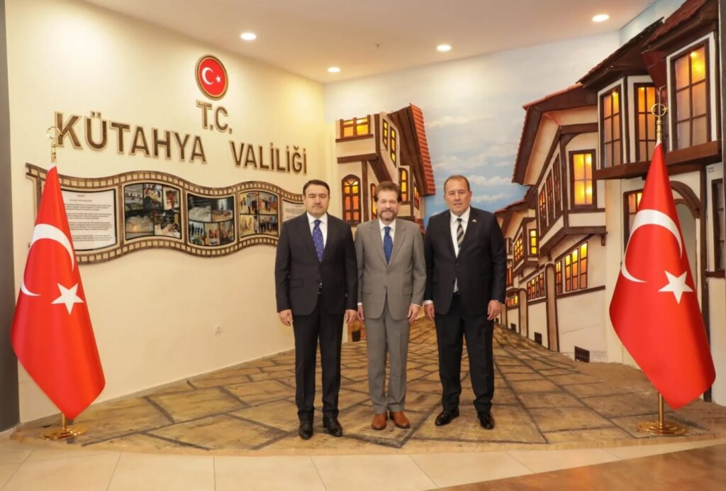 Kuzey Makedonya Ankara Büyükelçisi Manasijevski’den Kütahya Valisi Işın’a ziyaret