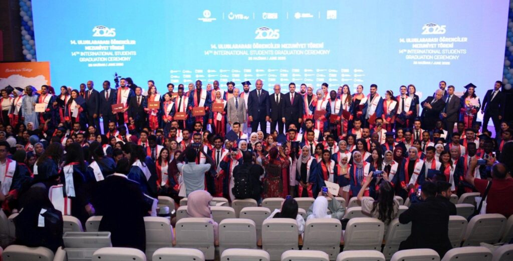 Türkiye Burslusu Uluslararası Öğrenciler Mezuniyet Sevinci Yaşadı
