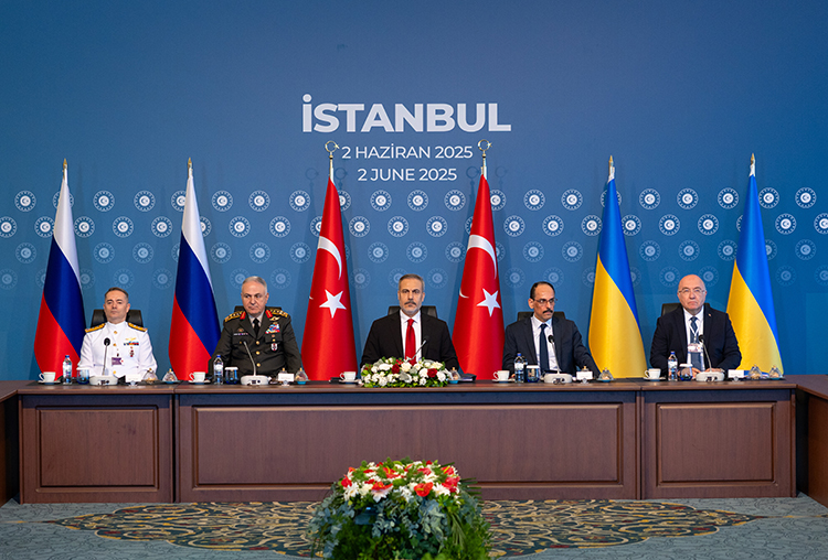 Türkiye-Rusya-Ukrayna Üçlü Toplantısı İstanbul’da yapıldı