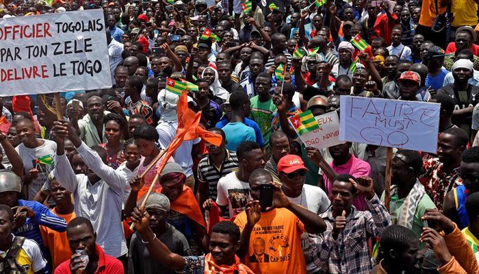 Rapçi gözaltına alındı, Togo sokakları karıştı! Hükümet karşıtı protesto düzenlendi