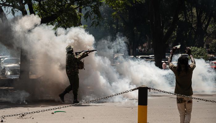 Kenya’da sosyal medya fenomeninin gözaltındayken ölümü protestolara yol açtı