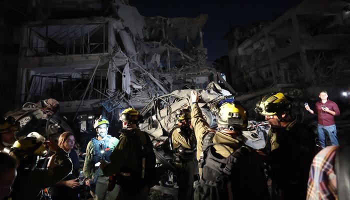 İran’ın füze saldırılarının ardından İsrail genelinde şiddetli patlama sesleri duyuldu