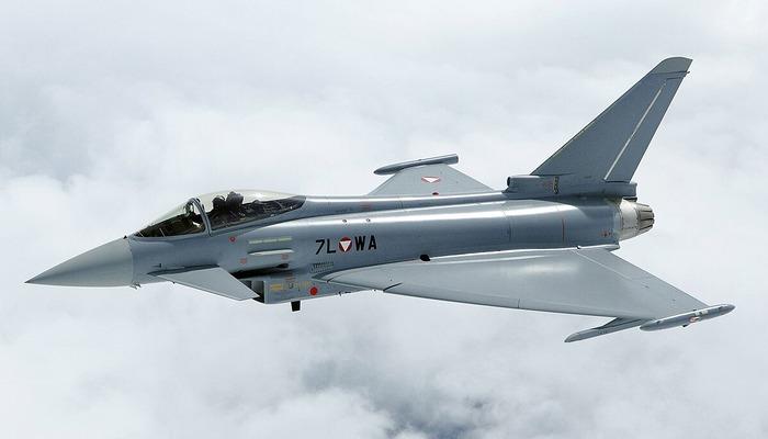 İngiltere, Orta Doğu’ya ilave Typhoon savaş uçakları gönderiyor