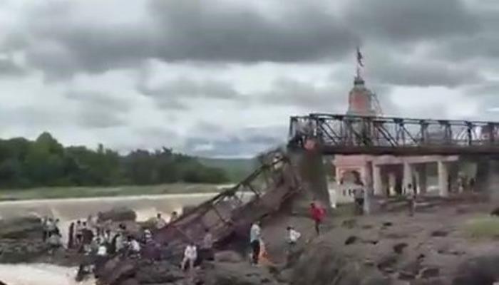 Hindistan'da köprü çöktü: 6 ölü