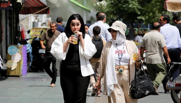 İsrail’in saldırılarına uğrayan Tahran’da hayat normale dönüyor