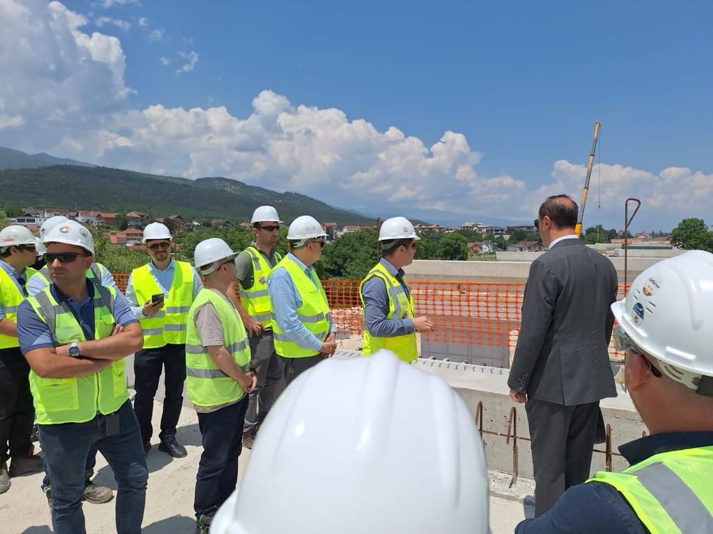 Büyükelçi Ulusoy, Koridor 8 otoyol projesinin saha çalışmalarını ziyaret etti