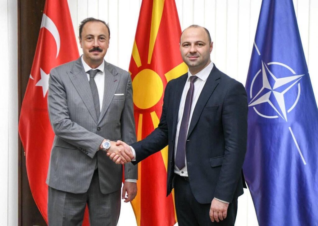 Büyükelçi Ulusoy, Savunma Bakanı Misajlovski ile görüştü