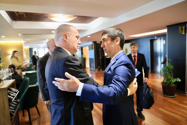 Popșoi, Arnavutluk Dışişleri Bakanı Hasani ile görüştü