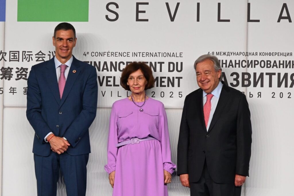 Cumhurbaşkanı Davkova, İspanya’da düzenlenen Uluslararası Kalkınma Finansmanı Konferansı’nda konuştu