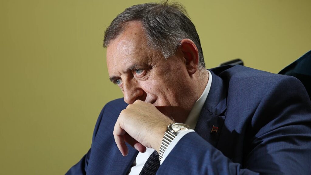 Dodik: Biden yönetimi Bosna Hersek’i büyükelçisi aracılığıyla yönetti