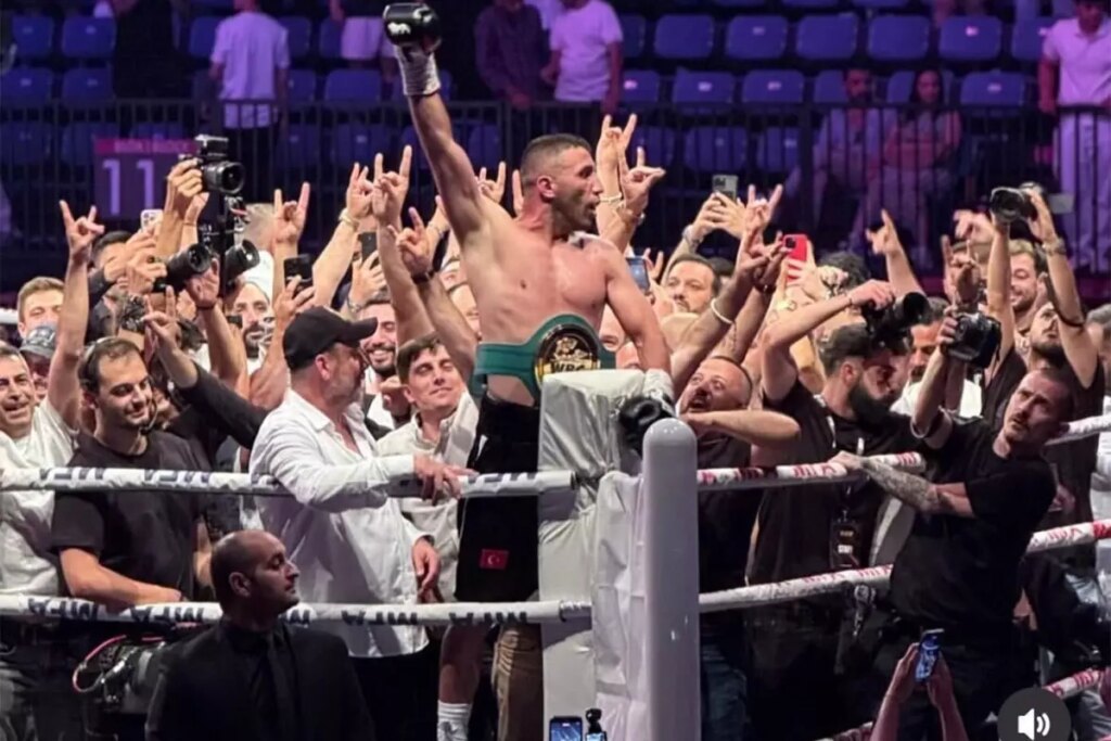 Avni Yıldırım, Mega Fight Arena 3’te altın kemerin sahibi oldu