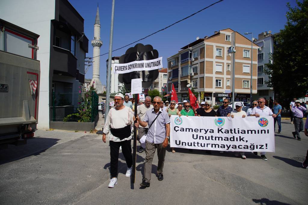 Çamerya katliamının 81. yılında Yunanistan’ın Edirne Konsolosluğu önüne siyah çelenk bırakıldı