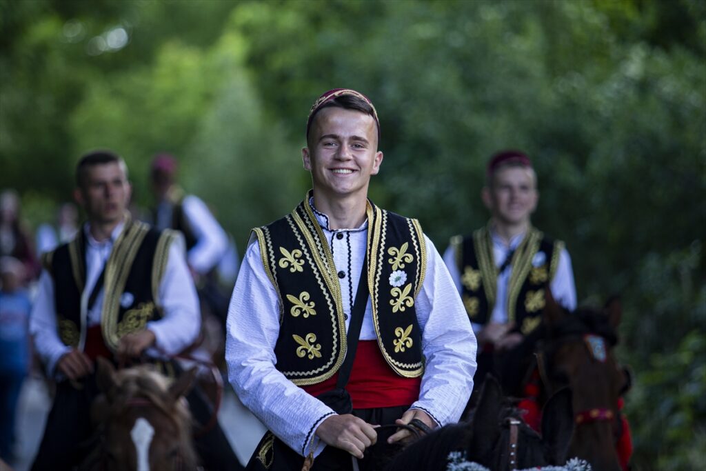 Bosna Hersek’te 515’inci Ayvaz Dede Şenlikleri’ne katılacak atlılar yola çıktı
