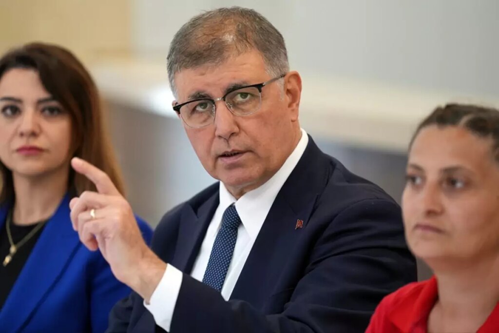İzmir Büyükşehir Belediyesi, 900 çalışanı işten çıkaracak