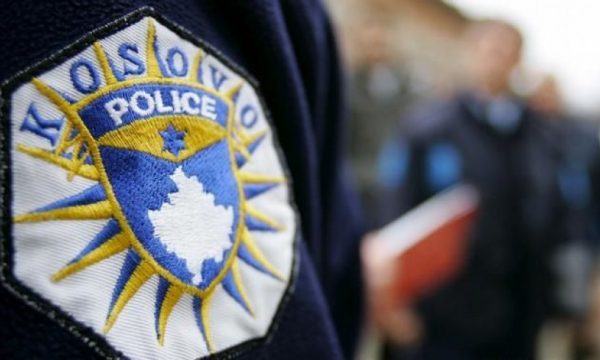 Kosova, iki Sırp polisi sınır dışı etti