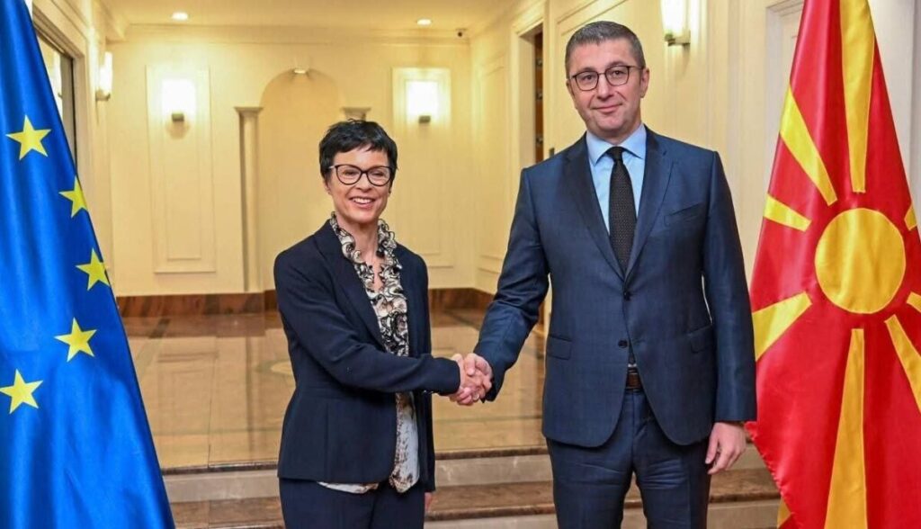 Başbakan Mickoski, AB Komisyonu Genişleme Üyesi Kos ile görüştü