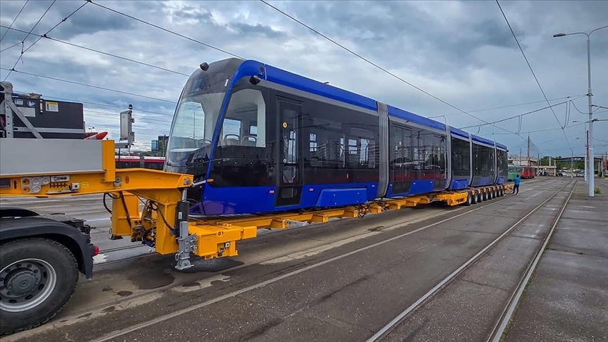 Türkiye’nin Sırbistan için ürettiği tramvaylardan ilki başkent Belgrad’a ulaştı