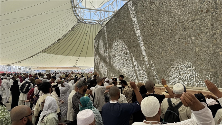 Hacılar, Kurban Bayramı’nın üçüncü gününde de şeytan taşladı