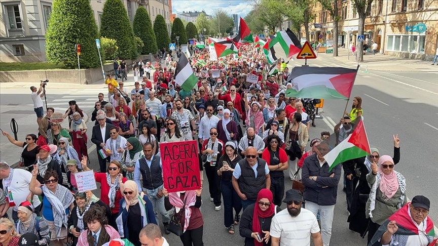 İsveç ve İngiltere’de İsrail’in Gazze’ye yönelik saldırıları protesto edildi