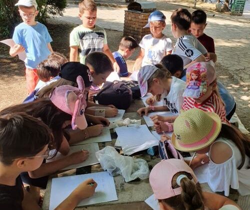 Priştine’de Türk öğrenciler eğitim yılının son dersini parkta eğlenerek geçirdi