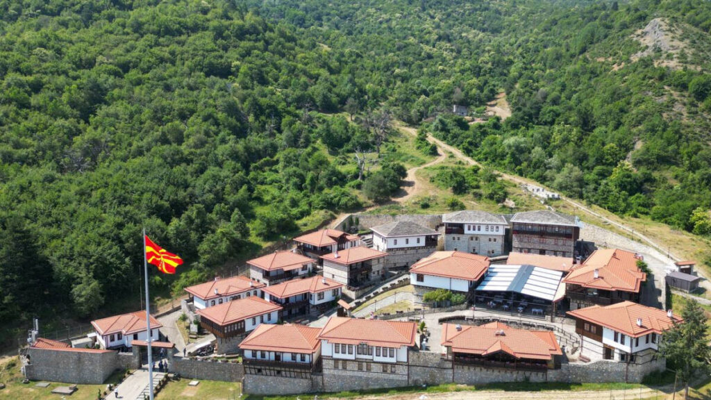 Mickoski: Unutulmuş ‘Makedon Köyü’ tesisi, son derece kaliteli bir turistik mekana dönüşüyor