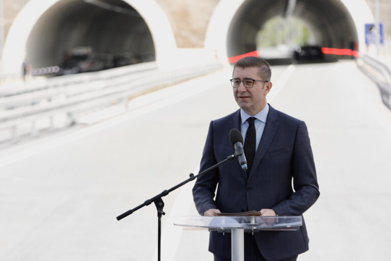 Mickoski: Yaklaşık 45 milyon avro değerindeki Farish-Drenovo otoyolu hizmete açıldı