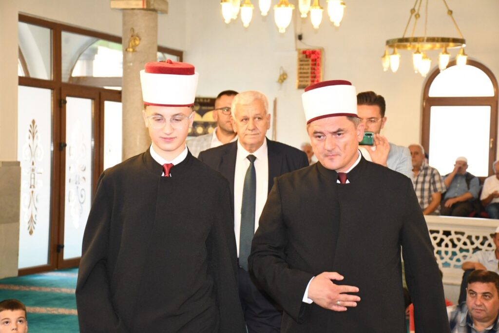 GOSTİVAR’DA “HFZ. HASAN EF. ZENDELİ” KUR’AN-I KERİM EZBERLEME VE GÜZEL OKUMA ENSTİTÜSÜ’NÜN İLK HAFIZI TÖRENLE TAKDİM EDİLDİ
